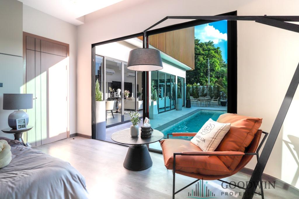 7 Bedrooms House @