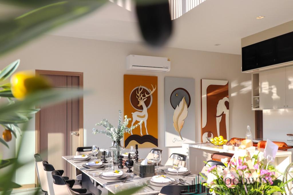 7 Bedrooms House @