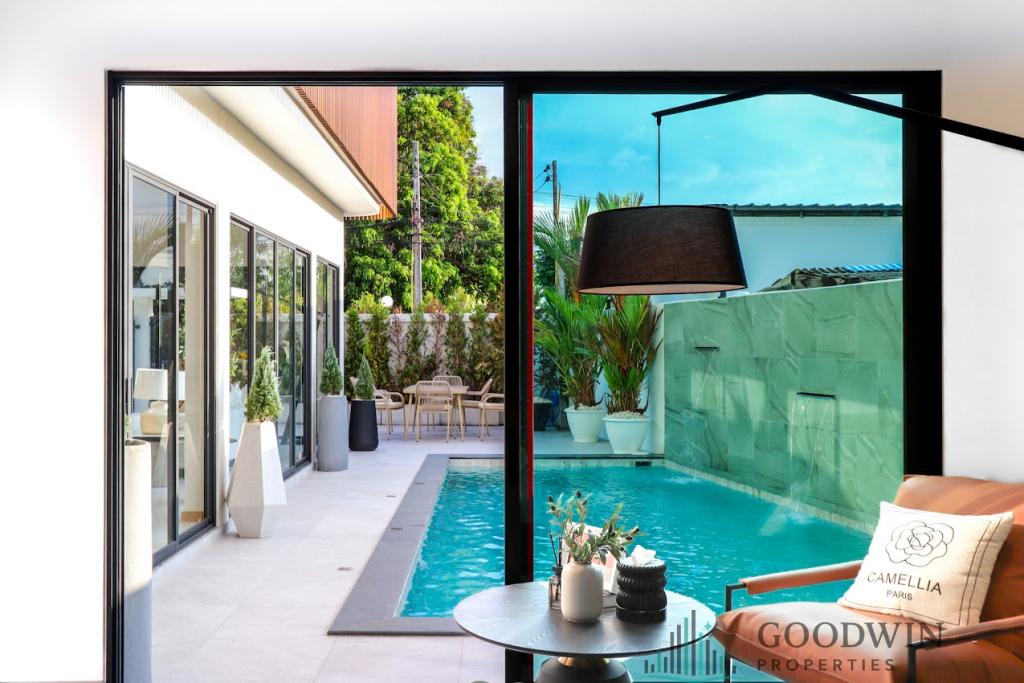 7 Bedrooms House @