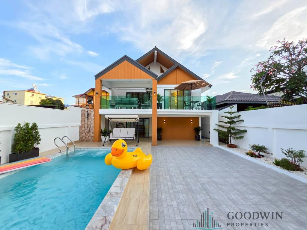 5 Bedrooms House @