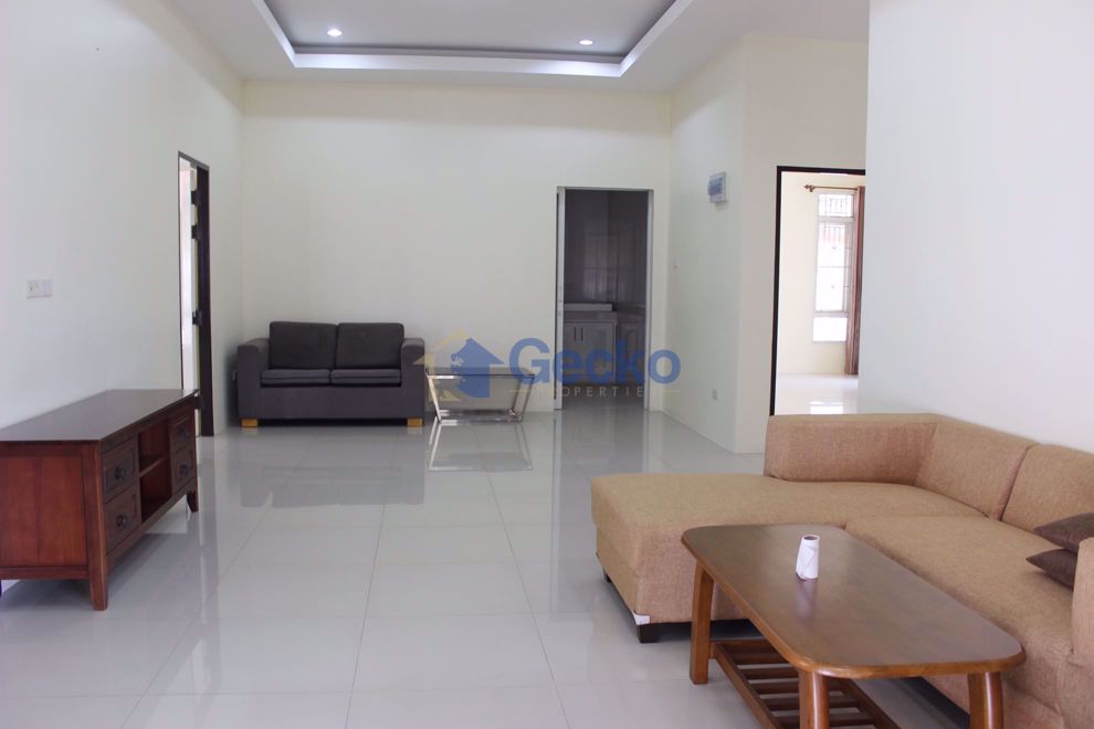 3 Bedrooms House in East Pattaya H005855