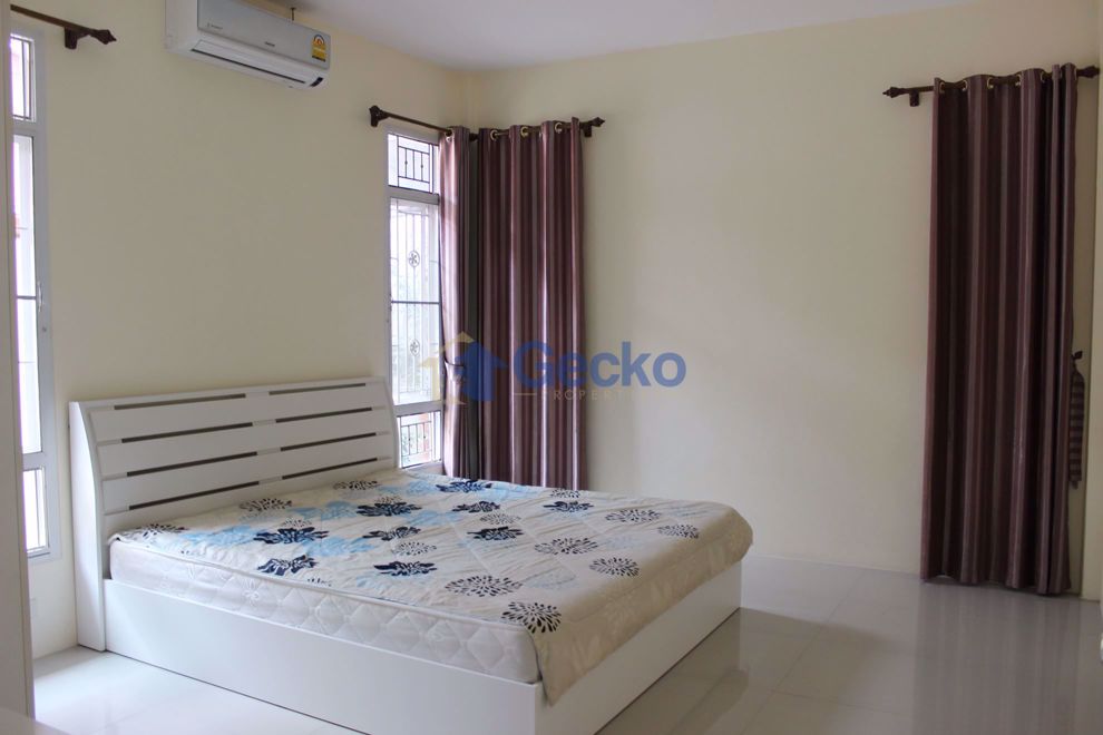 3 Bedrooms House in East Pattaya H005855