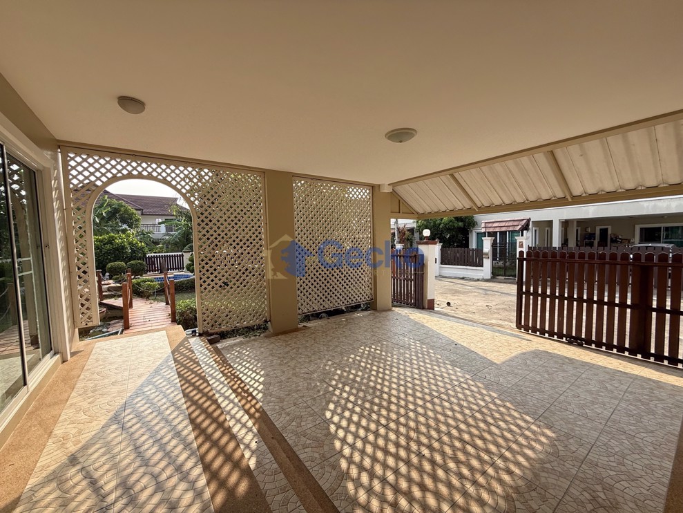 3 Bedrooms House in East Pattaya H008091