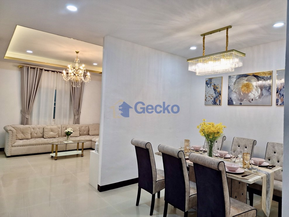 3 Bedrooms House in East Pattaya H012932