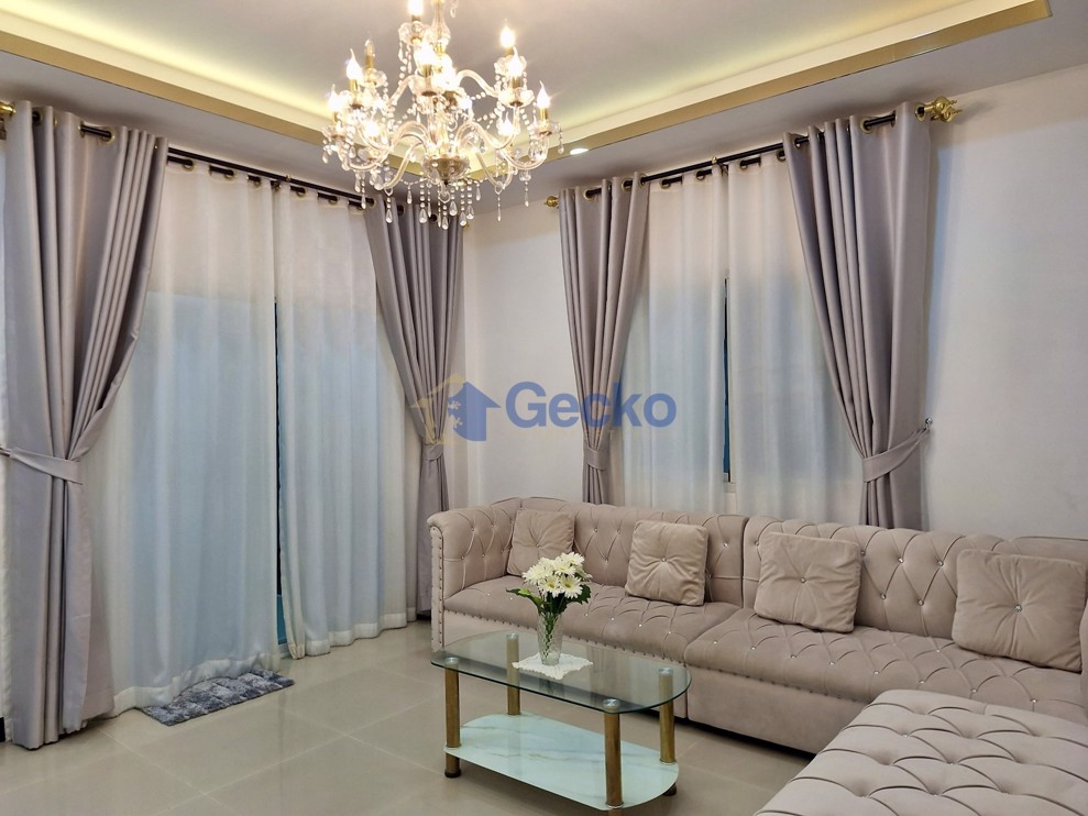 3 Bedrooms House in East Pattaya H012932